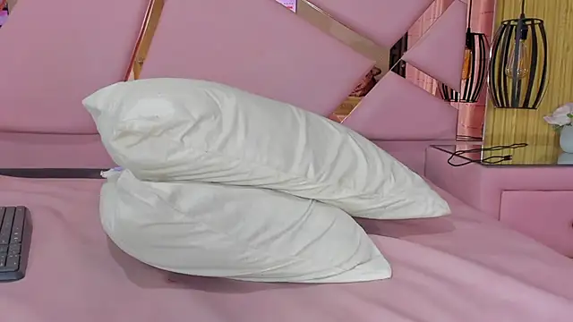 EmmyCruzZ online show from March 1, 11:04 pm