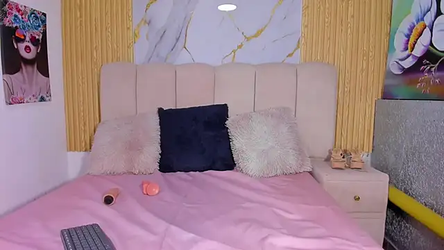 EmmyCruzZ online show from March 15, 7:48 pm