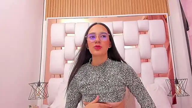 EmmyCruzZ online show from September 13, 7:02 pm