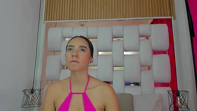 EmmyCruzZ online show from September 22, 7:05 pm