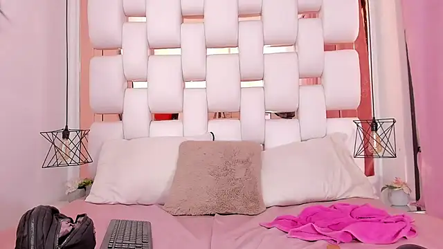 EmmyCruzZ online show from October 9, 7:23 pm