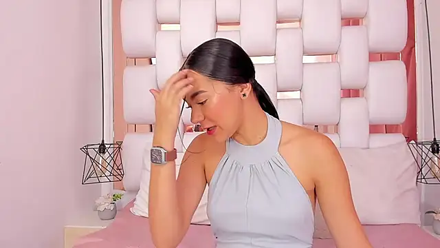 EmmyCruzZ online show from October 23, 7:01 pm