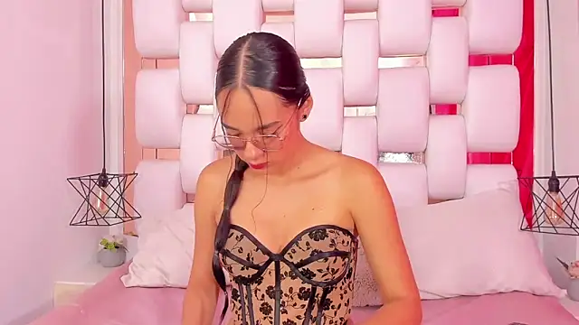 EmmyCruzZ online show from November 28, 7:05 pm