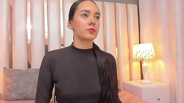 EmmyCruzZ online show from March 23, 1:04 pm