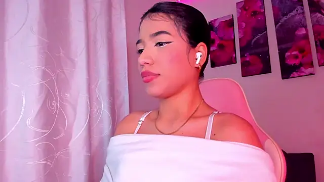 Alissarhys26 online show from February 10, 12:30 am