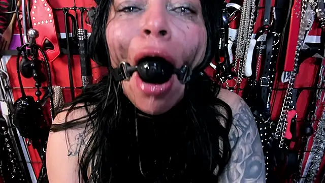 sadistic aradia online show from March 8, 2:04 am