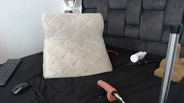 Emma Evelyn online show from March 19, 3:40 pm