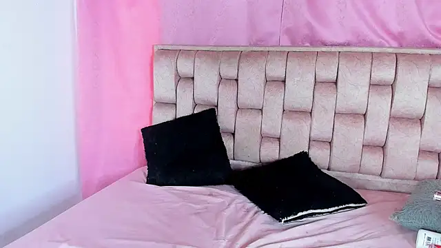 Emma Evelyn online show from September 27, 8:25 pm