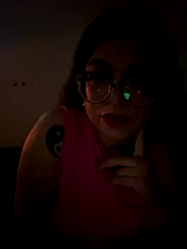 Lucrecia 33 online show from December 18, 9:48 am