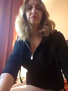 Snapshot of JasmineNoir2 chatting on February 6, 6:11 pm JasmineNoir2 online show from February 6, 6:11 pm