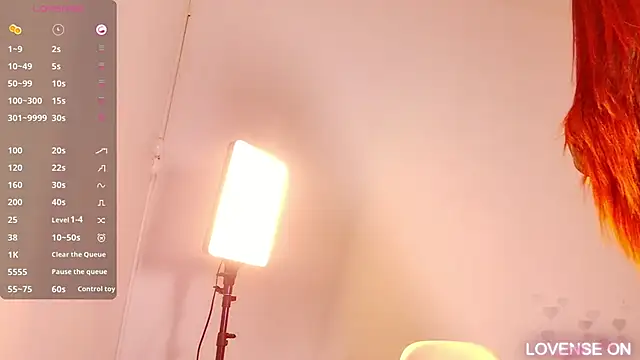 littleebluee online show from March 15, 2:46 am