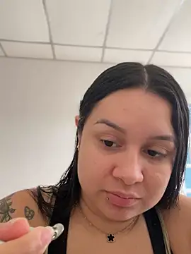 Pretty Isadora online show from March 14, 9:00 pm