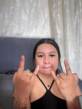 Pretty Isadora online show from November 21, 4:38 pm