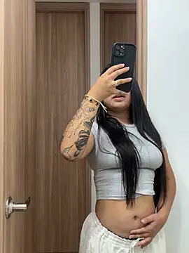 Pretty Isadora online show from December 2, 8:26 pm