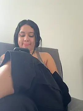 Pretty Isadora online show from March 1, 8:00 pm