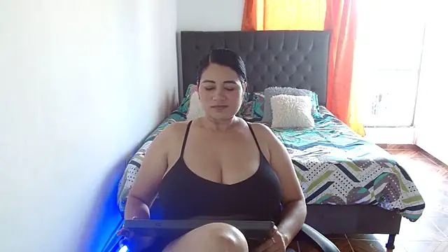 Kerly Lopez online show from May 28, 1:08 pm