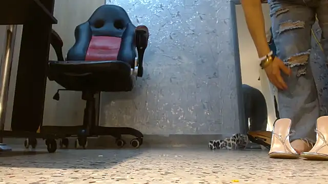 Samantabrown  online show from March 26, 11:16 am