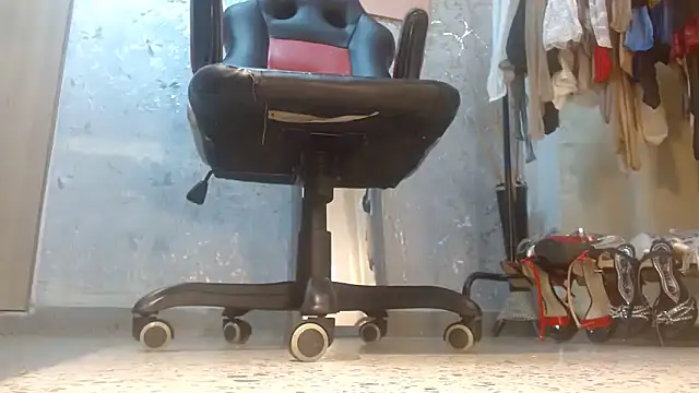 Samantabrown  online show from April 4, 11:08 am