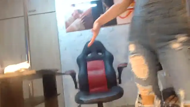 Samantabrown  online show from April 8, 11:21 am