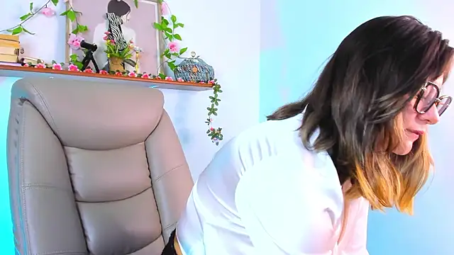 Chanelll Taylorr  online show from March 6, 12:56 pm