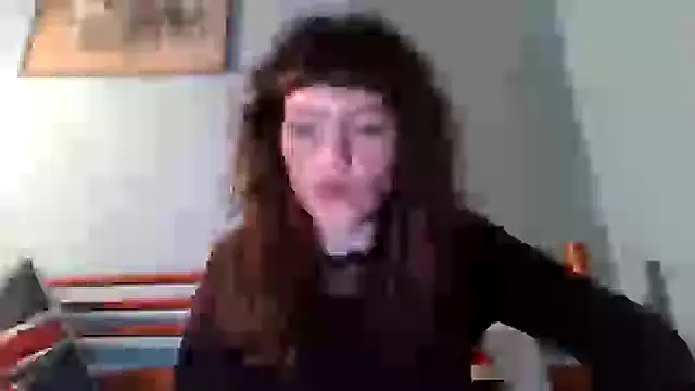 Snapshot of OniricFemme chatting on February 22, 3:45 am OniricFemme online show from February 22, 3:45 am
