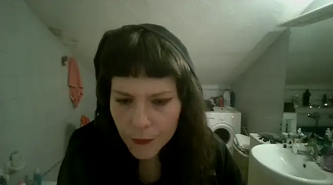 Snapshot of OniricFemme chatting on March 1, 3:21 am OniricFemme online show from March 1, 3:21 am