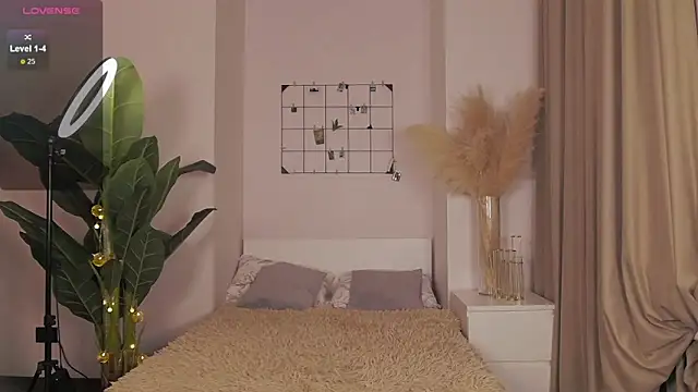 1Mercedes online show from December 12, 3:05 pm