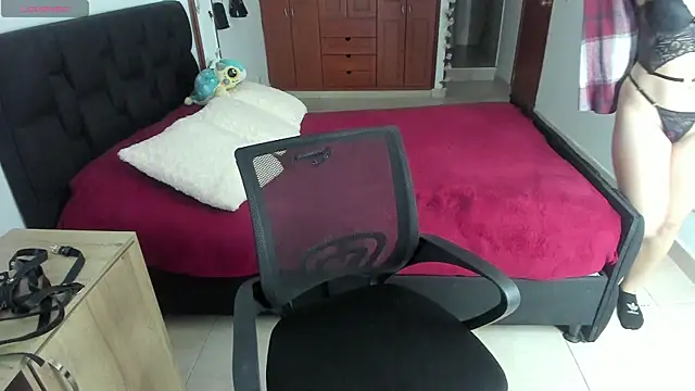 Snapshot of Fiore_Sanz_ chatting on February 22, 2:06 am Fiore Sanz online show from February 22, 2:06 am