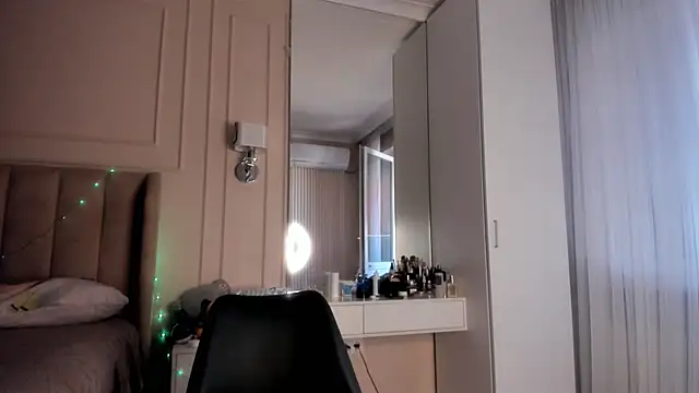 melissa yamazaki online show from November 27, 5:42 am