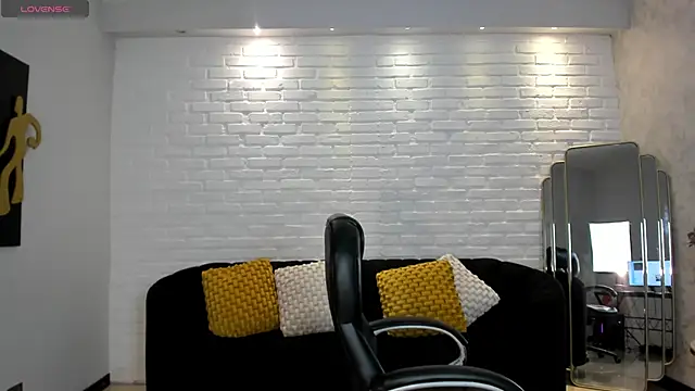 Snapshot of VictoriaMilan_ chatting on January 17, 8:22 pm VictoriaMilan online show from January 17, 8:22 pm