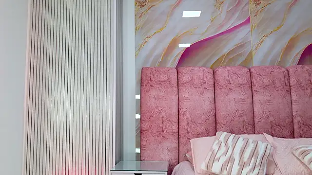 kendal rossi online show from February 4, 12:00 pm