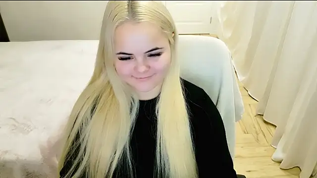 lovely-eyes online show from December 19, 8:13 pm