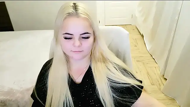 lovely-eyes online show from December 26, 12:57 am