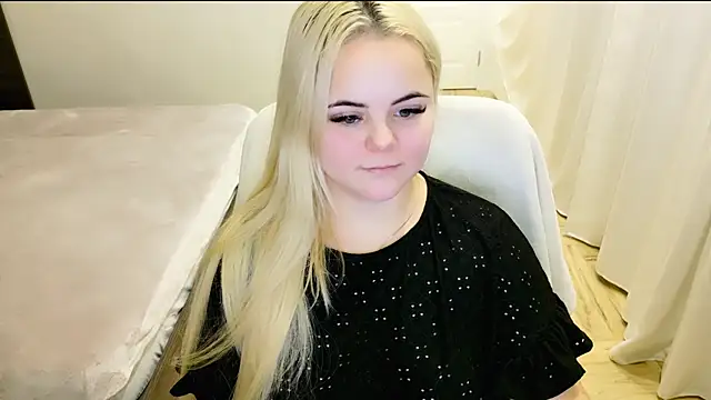 lovely-eyes online show from January 3, 11:55 pm