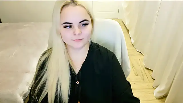 lovely-eyes online show from February 13, 8:03 pm