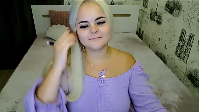 lovely-eyes online show from October 15, 6:52 pm