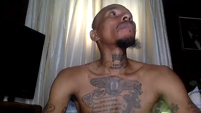 Snapshot of KingDerRico chatting on October 2, 9:22 pm KingDerRico online show from October 2, 9:22 pm