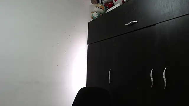 Zoe--khalL online show from November 29, 5:05 pm