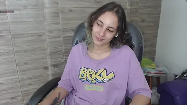 xlunna online show from December 21, 8:10 pm