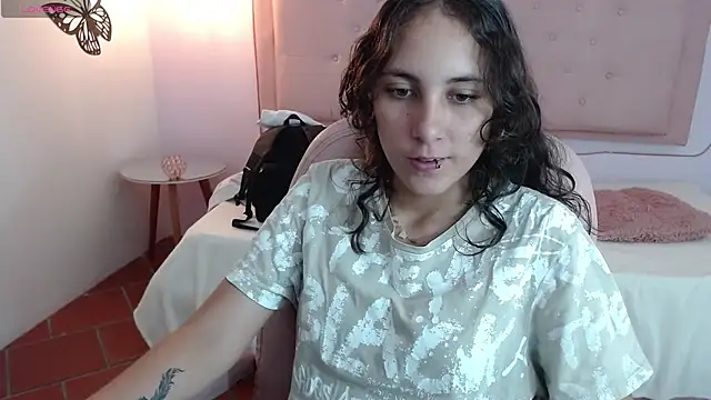 xlunna online show from February 6, 7:40 pm