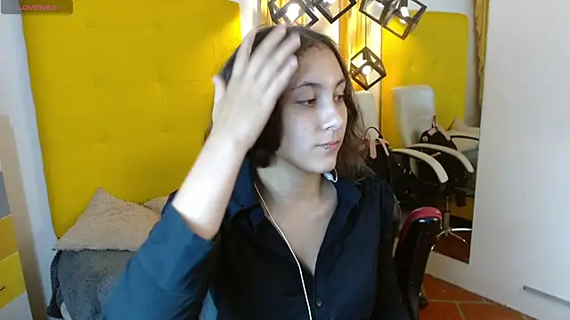 xlunna online show from December 13, 8:47 pm