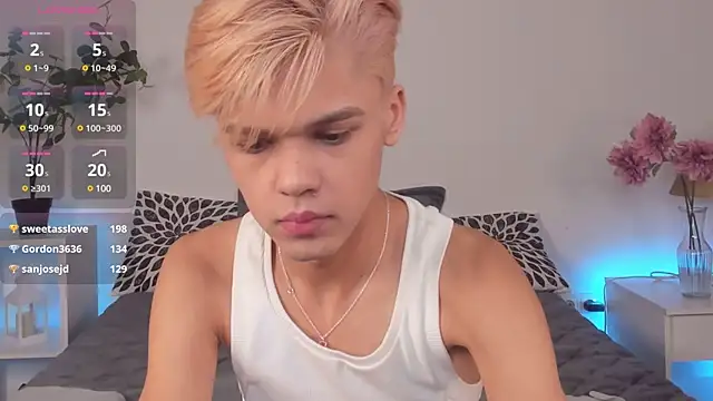 Felix Rey online show from February 2, 10:39 pm