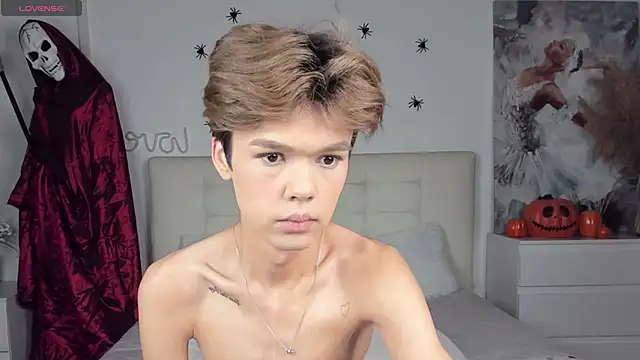 Felix Rey online show from October 31, 10:55 pm