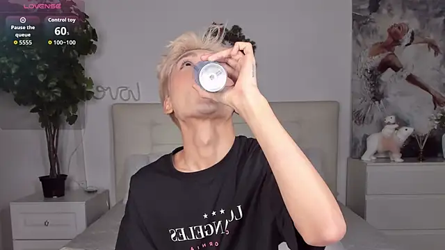 Felix Rey online show from December 17, 5:52 pm