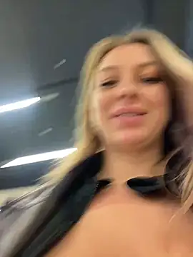 Snapshot of Sweet___Emily chatting on January 15, 3:50 pm Sweet   Emily online show from January 15, 3:50 pm