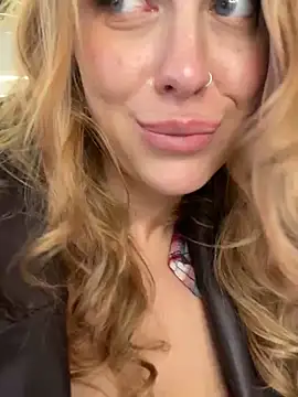 Snapshot of Sweet___Emily chatting on January 28, 2:42 pm Sweet   Emily online show from January 28, 2:42 pm