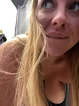 Snapshot of Sweet___Emily chatting on March 12, 8:19 am Sweet   Emily online show from March 12, 8:19 am