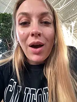 Snapshot of Sweet___Emily chatting on September 9, 2:05 pm Sweet   Emily online show from September 9, 2:05 pm