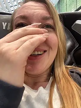 Snapshot of Sweet___Emily chatting on October 4, 1:20 pm Sweet   Emily online show from October 4, 1:20 pm