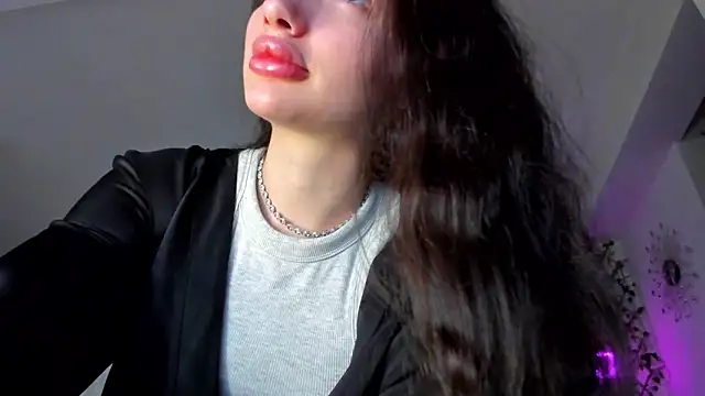 IreneVON online show from February 9, 6:01 am